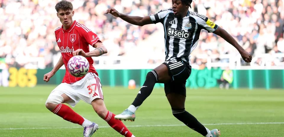 Игроки Nottingham Forest и Newcastle в матче