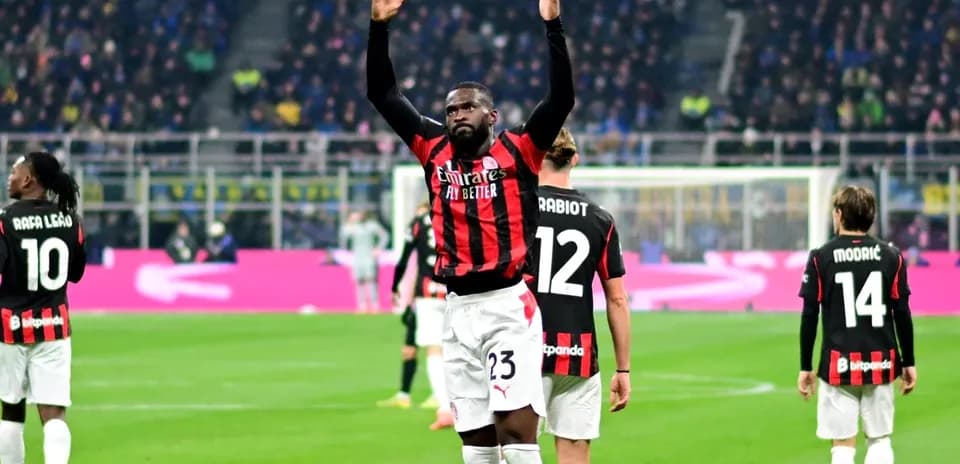 Игроки AC Milan на поле после матча