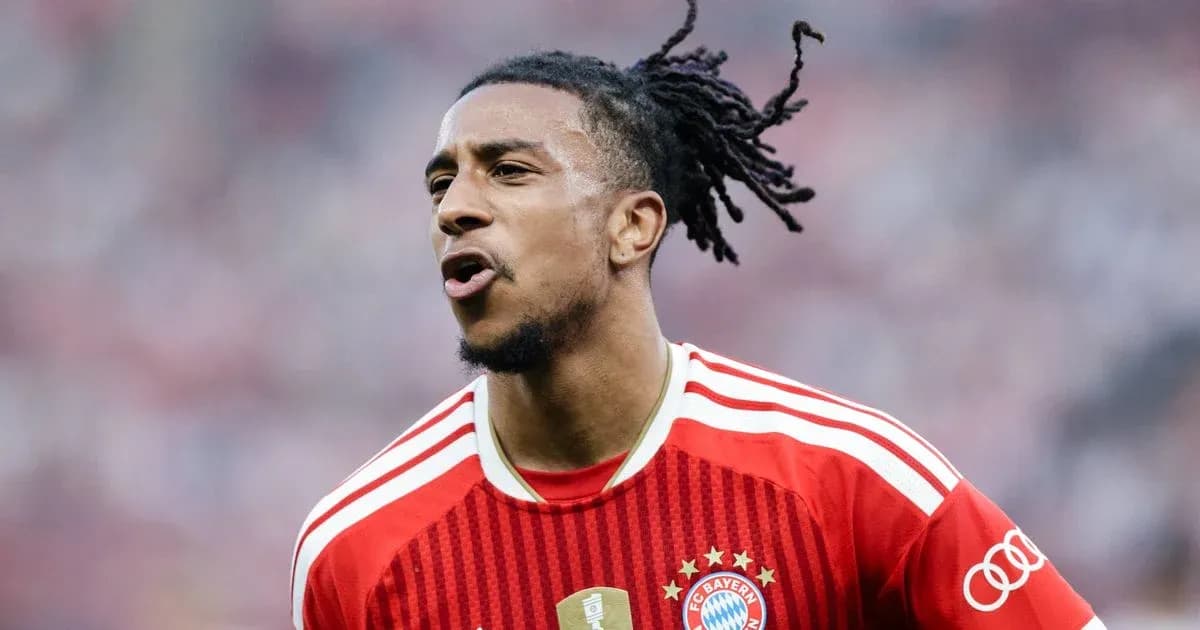 Игрок Bayern Munich празднует гол на стадионе