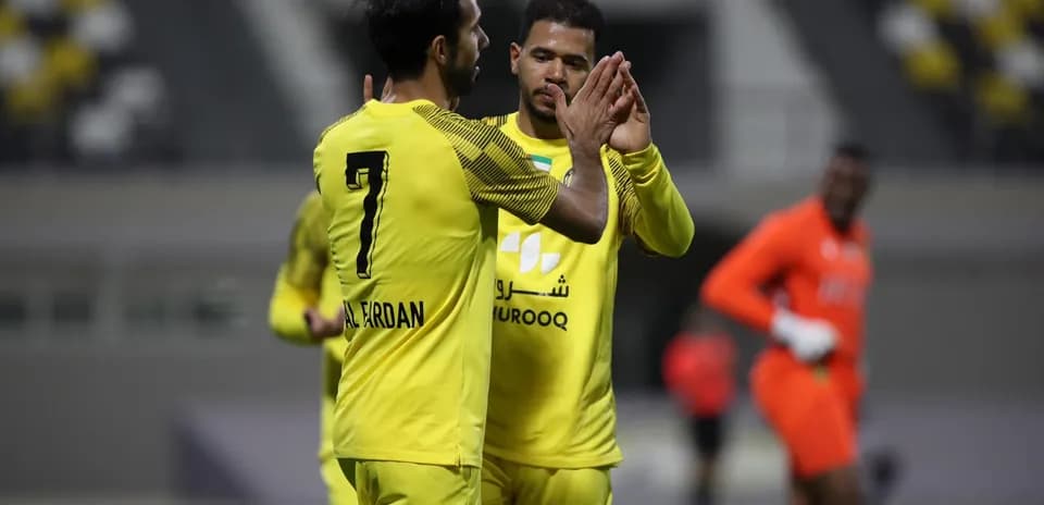 Игроки Al Wasl U23 празднуют гол