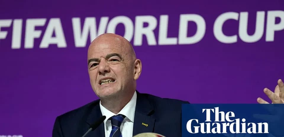 Председатель FIFA выступает на пресс-конференции