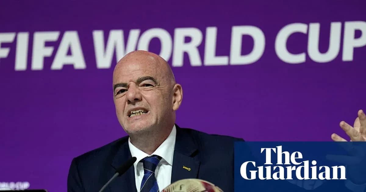 Председатель FIFA выступает на пресс-конференции