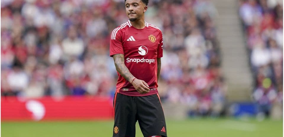 Игрок Manchester United на поле во время матча