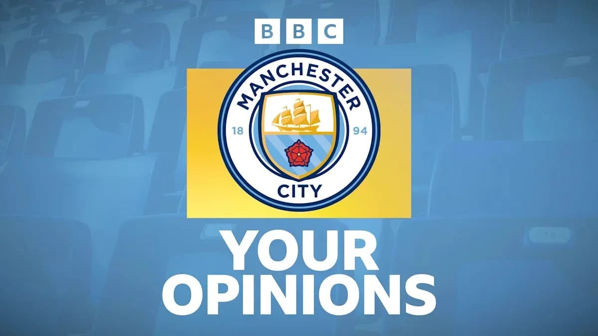 Логотип Manchester City на фоне стадиона