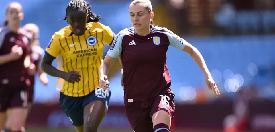 Игроки Aston Villa и West Ham в матче