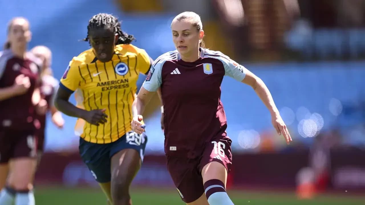 Игроки Aston Villa и West Ham в матче