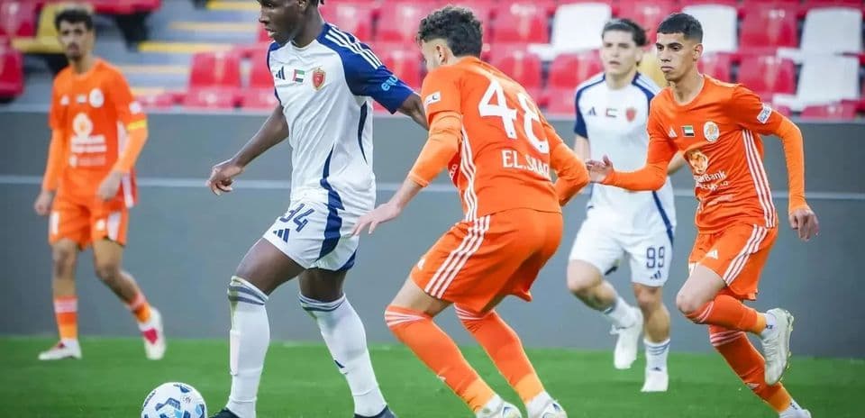 Игроки Khorfakkan U23 и Al Sharjah U23 в матче
