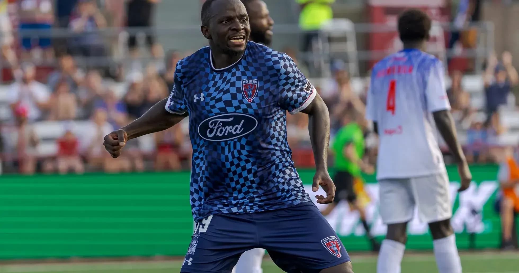 Игрок Indy Eleven празднует гол