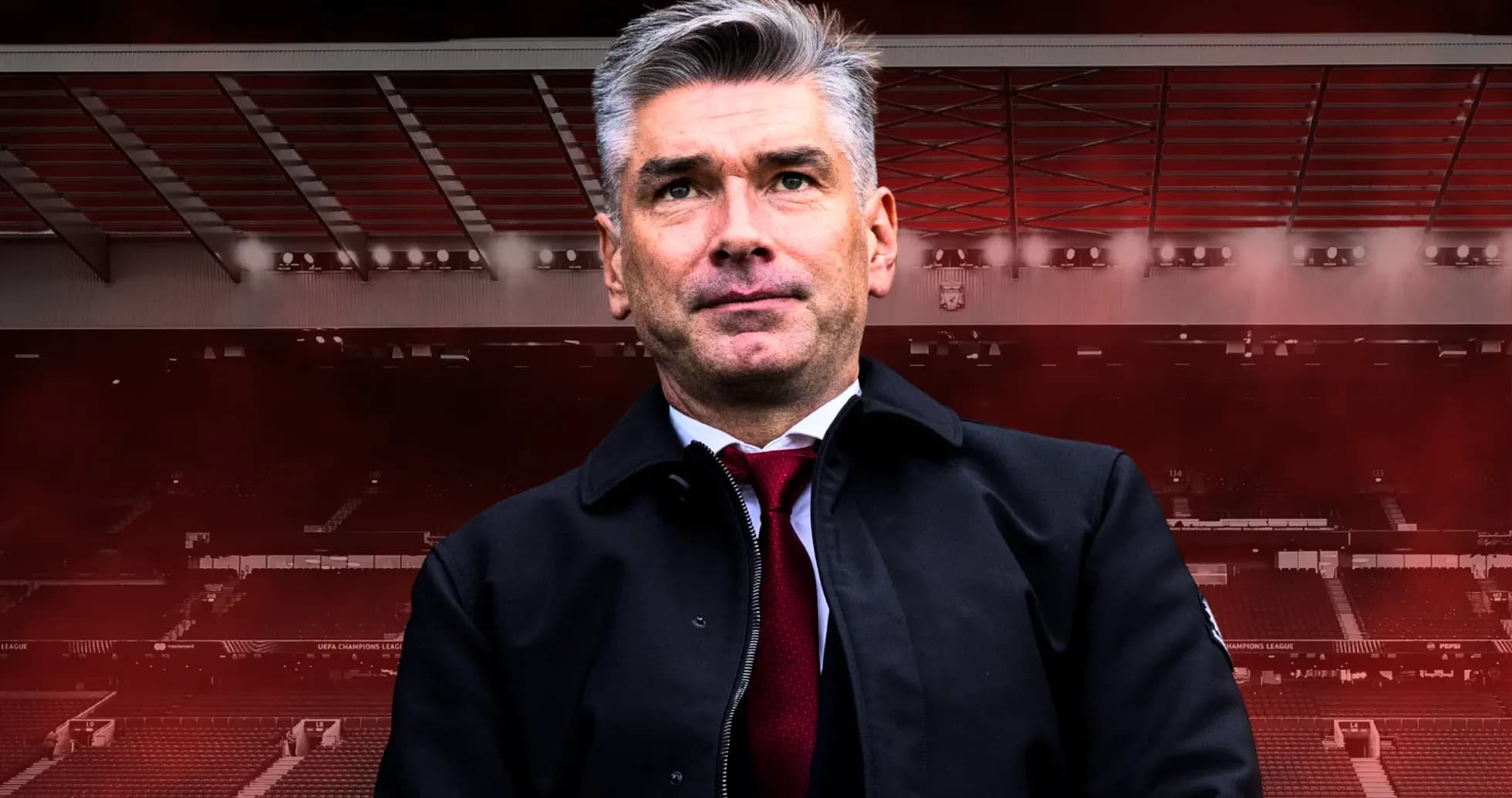 Тренер на фоне стадиона с освещением