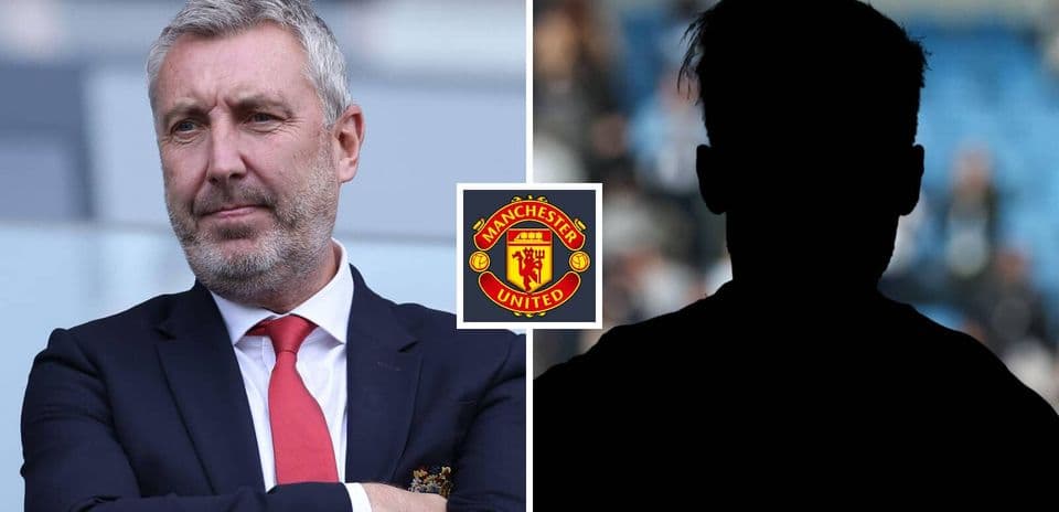 Человек в костюме и логотип Manchester United