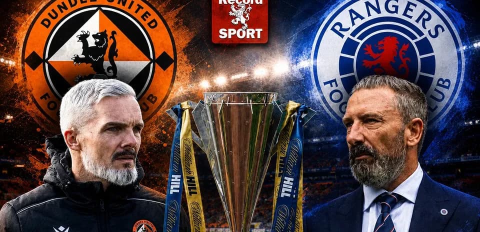 Тренеры Dundee United и Rangers с трофеем чемпионата