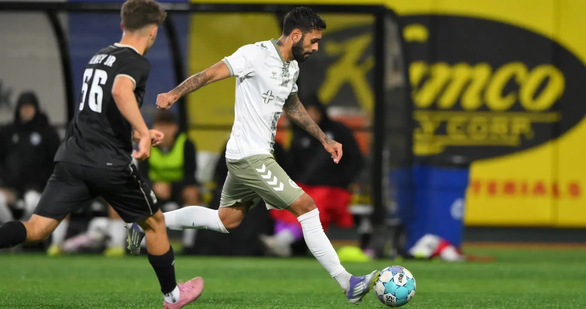 Игроки NY Cosmos и Hartford Athletic в матче