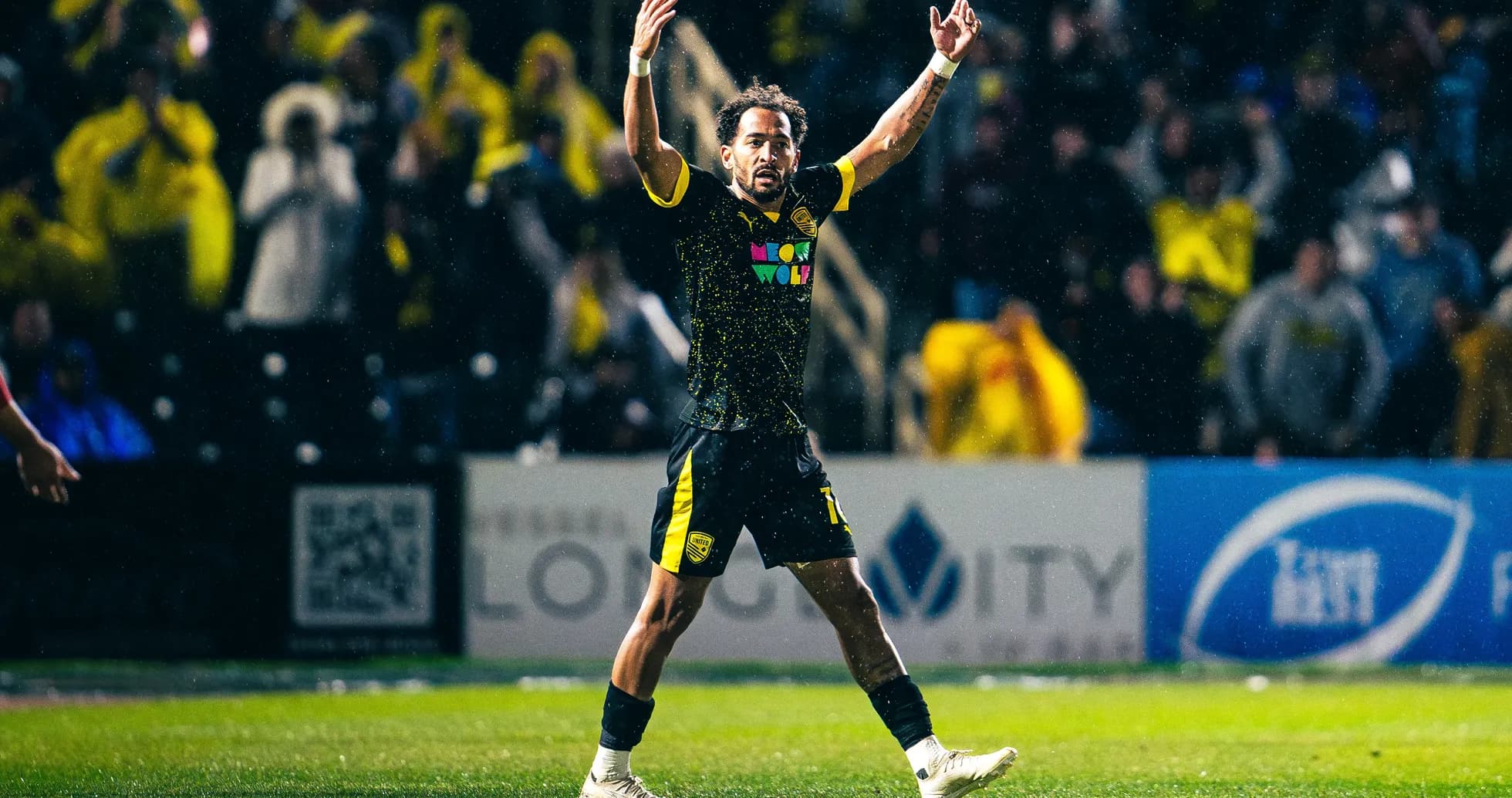 Игрок New Mexico United празднует гол