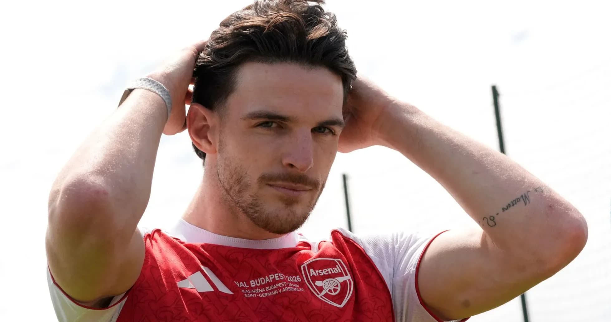 Игрок в форме Arsenal на тренировочном поле