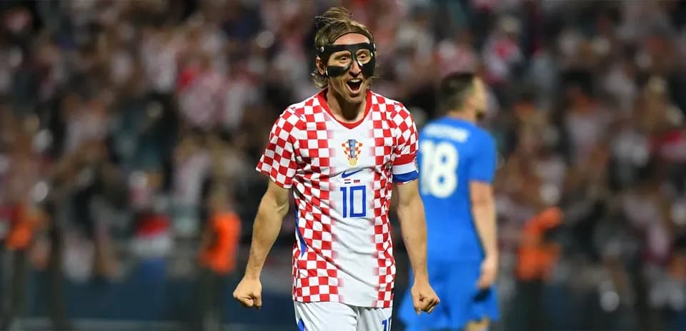 Игрок Хорватии с номером 10 празднует гол