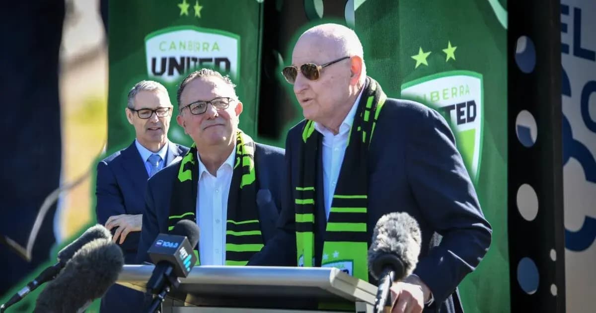 Представители Canberra United на пресс-конференции Представители Canberra United на пресс-конференции
