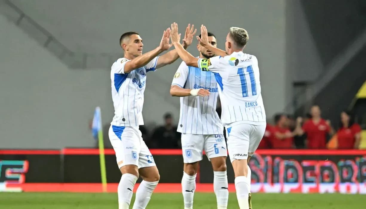 Игроки Universitatea Craiova празднуют гол Игроки Universitatea Craiova празднуют гол