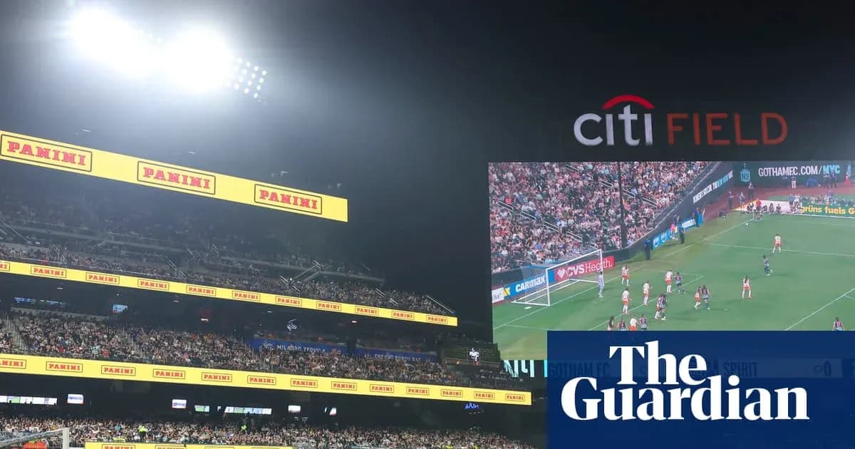 Стадион Citi Field во время матча женского футбола Стадион Citi Field во время матча женского футбола