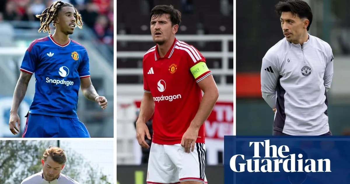 Четыре футболиста Manchester United на тренировке Четыре футболиста Manchester United на тренировке